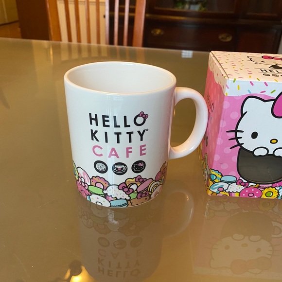 New Hello Kitty Cafe mug - Picture 3 of 12